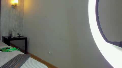 Kylie Devis  online show from 09.22.25