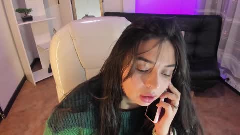 Snapshot of kylie_fire chatting on 03.11.25 kylie online show from 03.11.25