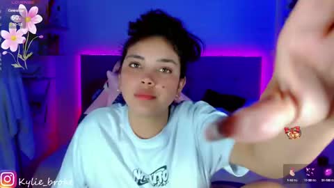 k ylie online show from 01.08.25