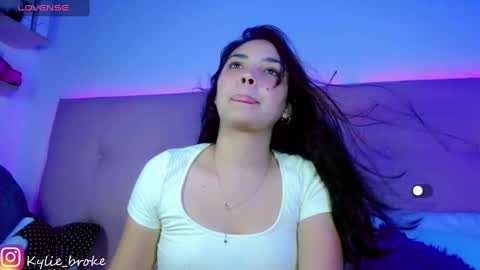 k ylie online show from 02.04.25