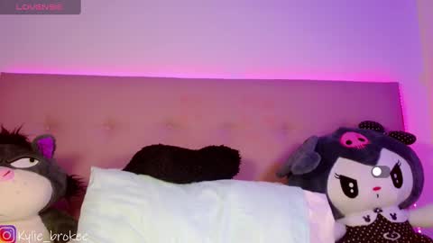 k ylie online show from 02.26.25