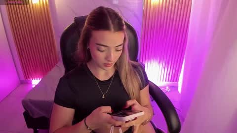 Snapshot of kylie_jones6 chatting on 04.14.26 KYLIE online show from 04.14.26