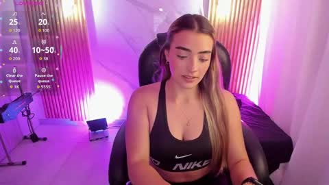 Snapshot of kylie_jones6 chatting on 04.15.26 KYLIE online show from 04.15.26