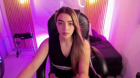 Snapshot of kylie_jones6 chatting on 05.06.26 KYLIE online show from 05.06.26