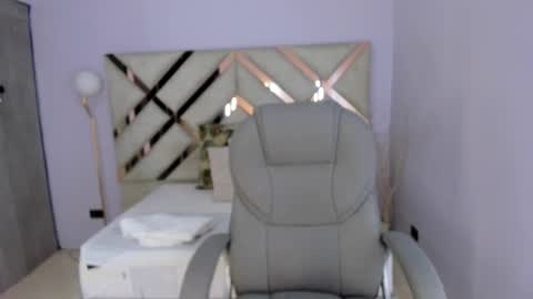 Kylie Reyes  online show from 12.22.25