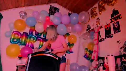 Snapshot of kyliekandy chatting on 11.20.25 online show from 11.20.25