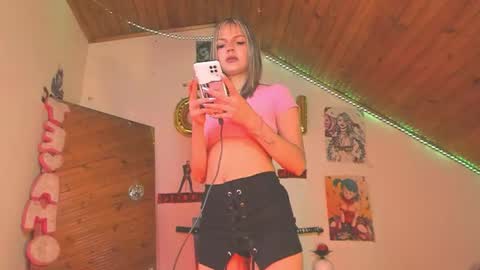 Snapshot of kyliekandy chatting on 04.20.26 online show from 04.20.26
