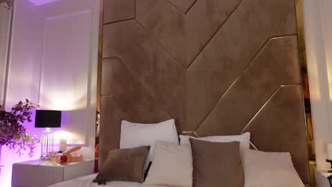 Kylie  online show from 02.13.25