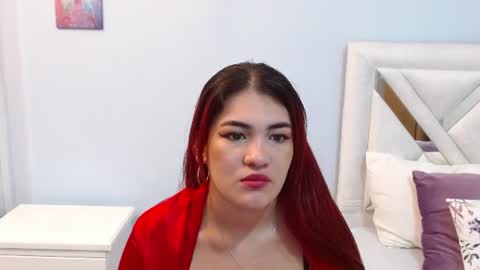 Snapshot of kyliiebaker chatting on 06.21.26 Kylie online show from 06.21.26