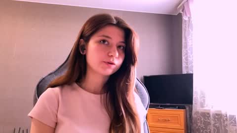 Snapshot of kymberlychimes chatting on 04.17.26 Kary online show from 04.17.26