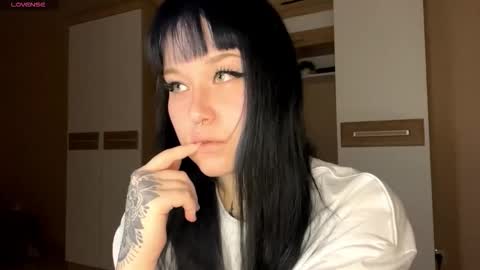 Snapshot of kyongsevenbergen chatting on 10.27.25 Eva online show from 10.27.25