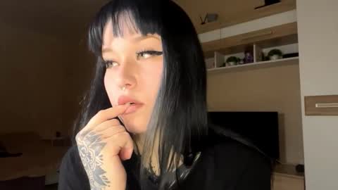 Snapshot of kyongsevenbergen chatting on 10.29.25 Eva online show from 10.29.25