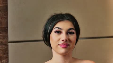 Snapshot of kyrahill_ chatting on 12.29.24 Kyra online show from 12.29.24