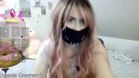 Snapshot of kyrawildofficial chatting on 09.23.25 Kyra Wild online show from 09.23.25