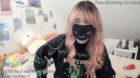 Snapshot of kyrawildofficial chatting on 10.12.25 Kyra Wild online show from 10.12.25