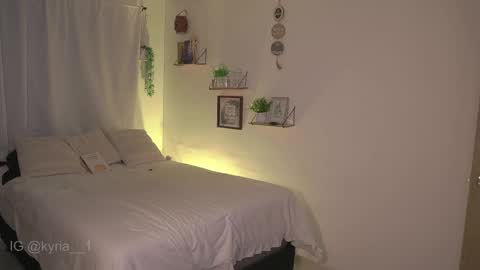 schedule 300 pm - 1100pm colombia time online show from 02.22.25