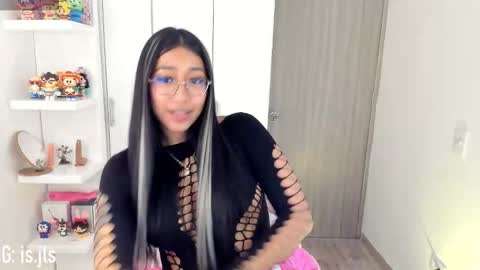 Snapshot of kyy_isa chatting on 10.03.25 IG  online show from 10.03.25