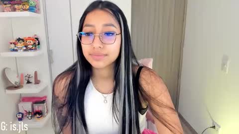 Snapshot of kyy_isa chatting on 10.04.25 IG  online show from 10.04.25