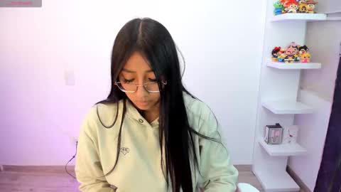 Snapshot of kyy_isa chatting on 10.20.25 IG  online show from 10.20.25