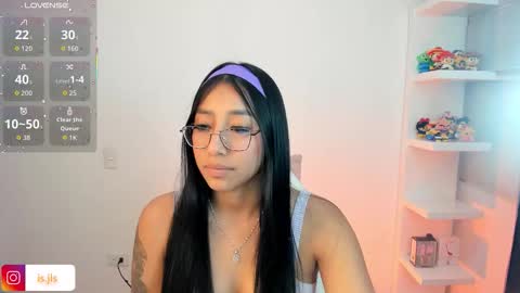 Snapshot of kyy_isa chatting on 11.04.25 IG  online show from 11.04.25