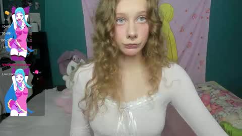 Snapshot of l1ttlekiki chatting on 09.27.25 Sara online show from 09.27.25