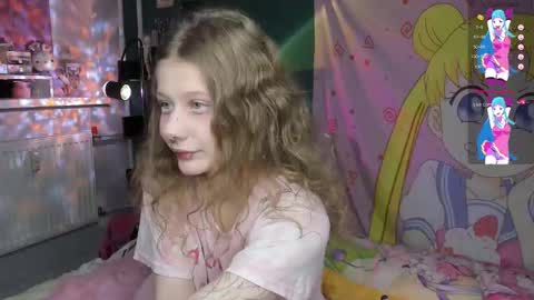 Snapshot of l1ttlekiki chatting on 10.07.25 Sara online show from 10.07.25