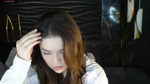 Snapshot of la__melanie chatting on 11.25.25 Melanie online show from 11.25.25