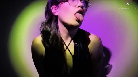 Snapshot of la_briela chatting on 02.25.26 Help me reach 50 likes online show from 02.25.26