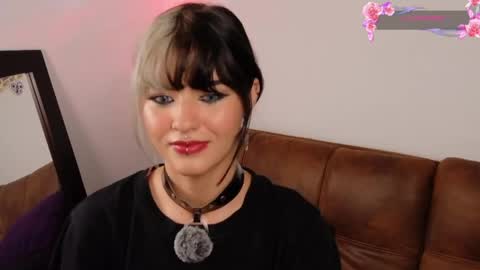 Snapshot of la_diabla_111_ chatting on 05.27.26 Karime online show from 05.27.26