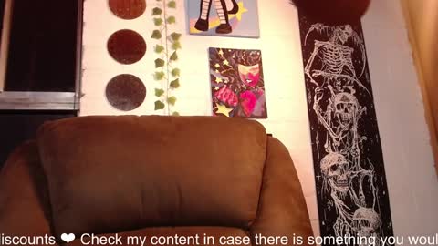 Snapshot of la_femme_fatale_ chatting on 12.29.24 Hanna FREE ONLYFANS online show from 12.29.24