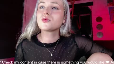 Snapshot of la_femme_fatale_ chatting on 01.12.25 Hanna FREE ONLYFANS online show from 01.12.25