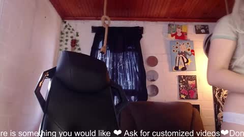 Snapshot of la_femme_fatale_ chatting on 02.01.25 Hanna FREE ONLYFANS online show from 02.01.25