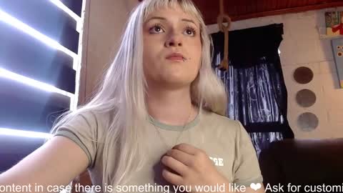 Snapshot of la_femme_fatale_ chatting on 02.01.25 Hanna FREE ONLYFANS online show from 02.01.25