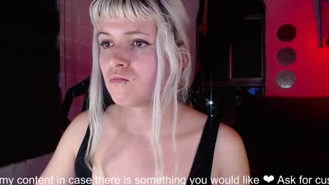 Snapshot of la_femme_fatale_ chatting on 02.05.25 Hanna FREE ONLYFANS online show from 02.05.25