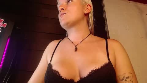 Snapshot of la_femme_fatale_ chatting on 03.08.25 Hanna FREE ONLYFANS online show from 03.08.25