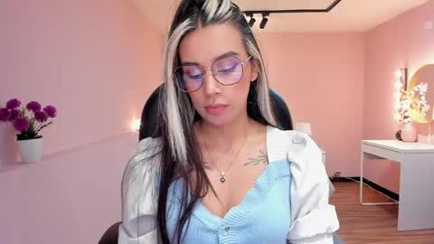 Snapshot of la_monitora chatting on 05.26.26 T A T I A N A online show from 05.26.26