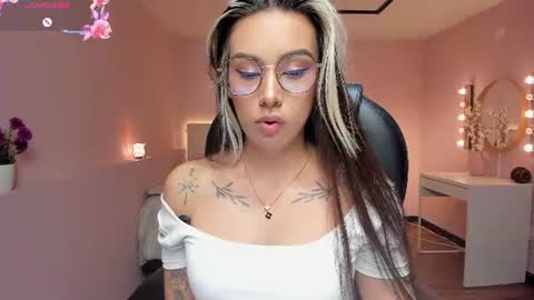 Snapshot of la_monitora chatting on 06.18.26 T A T I A N A online show from 06.18.26