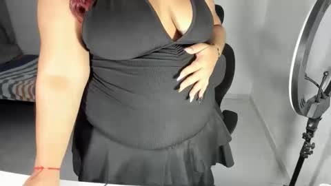 Snapshot of la_pequena_culona chatting on 05.21.26 la_pequena_culona online show from 05.21.26