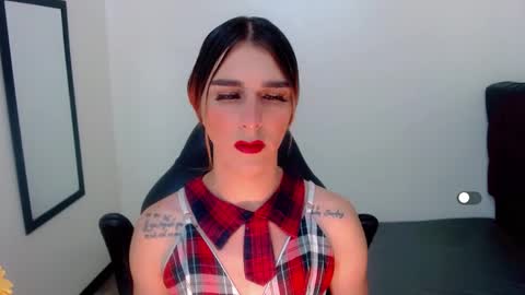 Snapshot of la_ratona_1 chatting on 01.22.25 AriSaray online show from 01.22.25