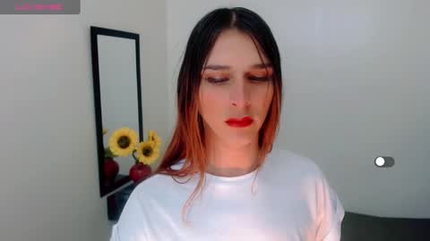 Snapshot of la_ratona_1 chatting on 02.09.25 AriSaray online show from 02.09.25