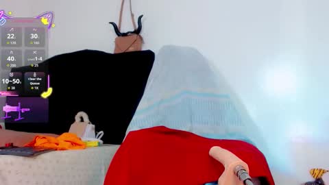 Snapshot of la_ratona_1 chatting on 10.25.25 AriSaray online show from 10.25.25