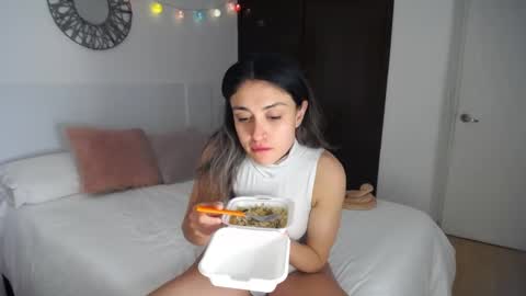 Snapshot of la_rola_ chatting on 04.19.26 Catalina online show from 04.19.26