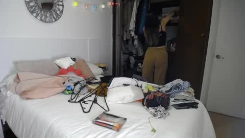 Snapshot of la_rola_ chatting on 04.20.26 Catalina online show from 04.20.26