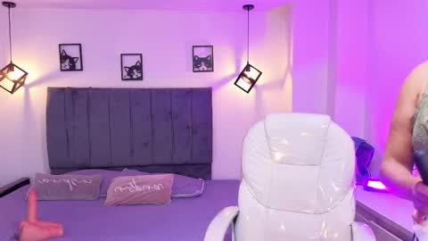 Snapshot of laara_croft chatting on 04.30.26 L A R A online show from 04.30.26