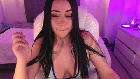 Snapshot of laara_croft chatting on 05.15.26 L A R A online show from 05.15.26