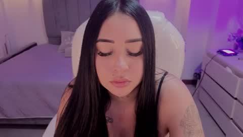 Snapshot of laara_croft chatting on 06.22.26 L A R A online show from 06.22.26