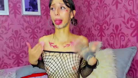 Snapshot of labellee_ chatting on 12.13.24 LABELLE online show from 12.13.24