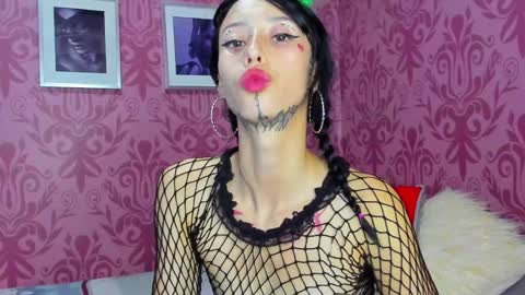 Snapshot of labellee_ chatting on 12.20.24 LABELLE online show from 12.20.24