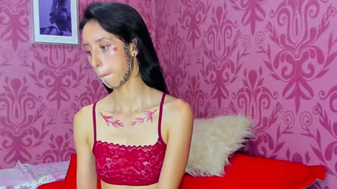 Snapshot of labellee_ chatting on 01.08.25 LABELLE online show from 01.08.25