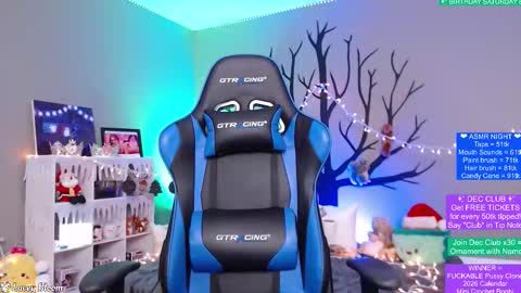 Snapshot of laceybloom chatting on 12.05.25 Lacey Bloom online show from 12.05.25